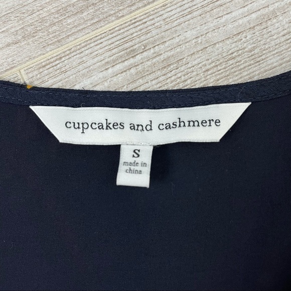 Cupcakes and Cashmere London Dress Size Small // Navy Floral Print Lace - Picture 8 of 8